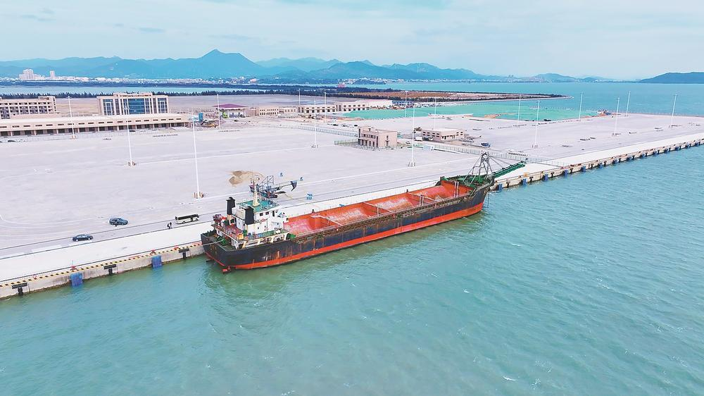 万吨大船入港 涵江向海而兴