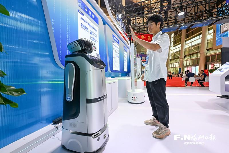奔跑吧!“福州造”机器人 奔跑吧!“福州造”机器人