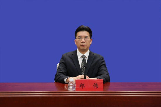郑伟.jpg
