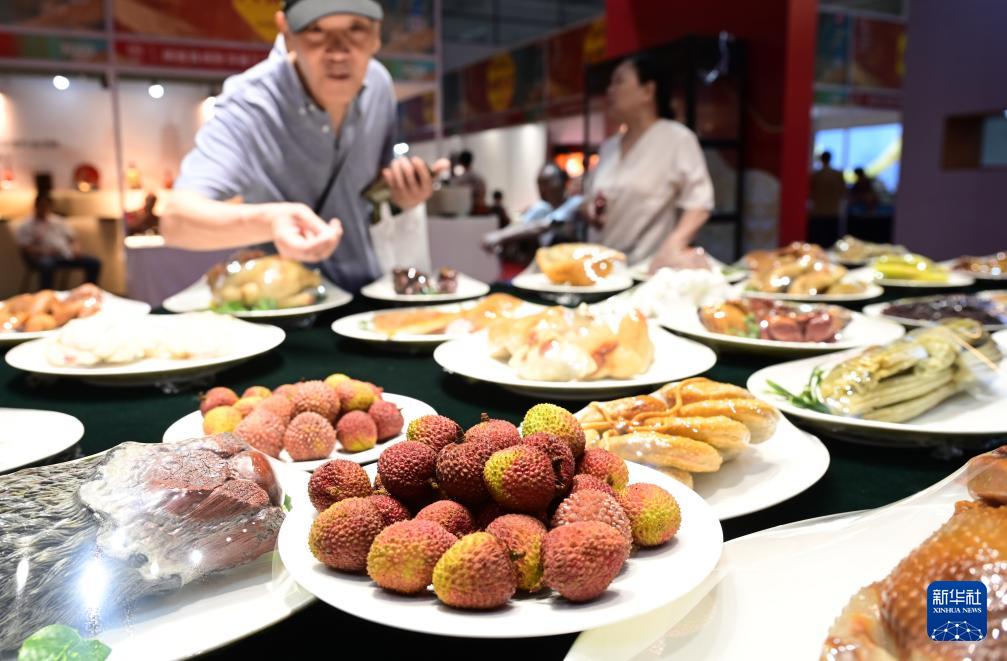 新华社关注！12万余件精品亮相2026中国工艺美术博览会
