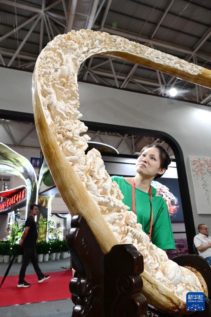 新华社关注！12万余件精品亮相2026中国工艺美术博览会